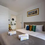 Emihouse Riverside דירה