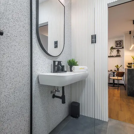 Emihouse Riverside Апартаменти Ряшів