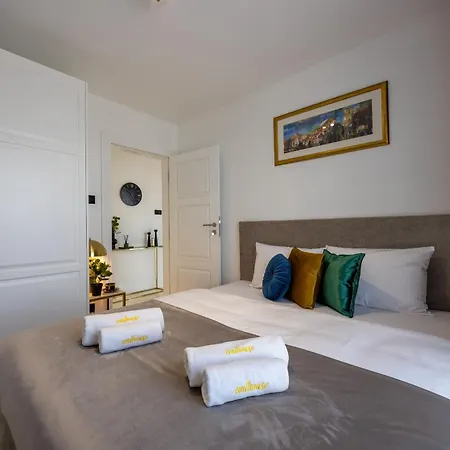 Emihouse Riverside Апартаменти